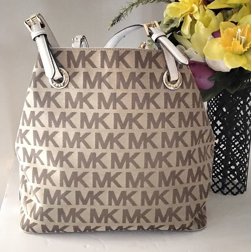 Michael Kors Jet Set Grab Bag